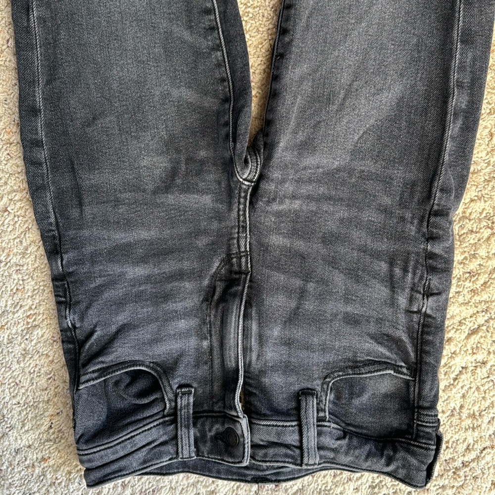 Grey Skinny Jeans Women’s Size 0 Short. American Eagle Outfitters. 98% Cotton.